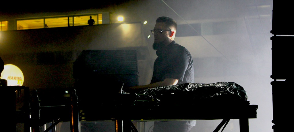 tchami-mixing-live-cannes
